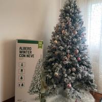 Albero di natale innevato