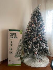 Albero di natale innevato