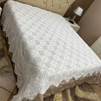 Copriletto matrimoniale bianco cucito a mano