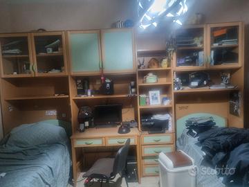 Cameretta compresa di letti e materazzi