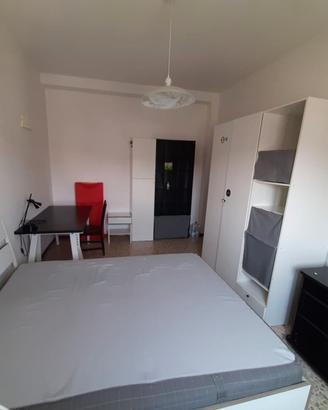 Ampia stanza singola zona Accursio