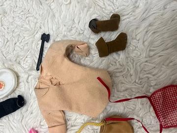 Lotto vestiti e accessori per bambole – vari model