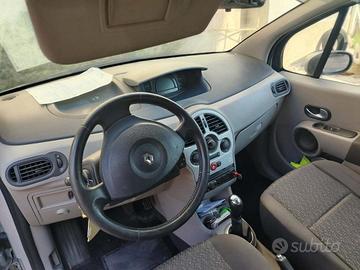 Auto usata in buone condizioni esterne ed interne