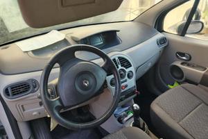 Auto usata in buone condizioni esterne ed interne