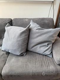 DUE CUSCINI QUADRATI