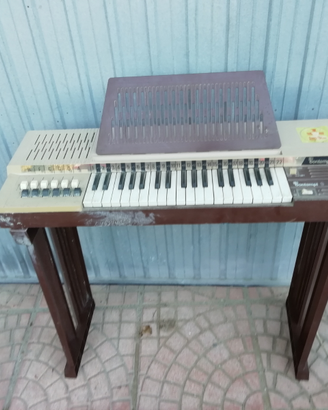 Tastiera bontempi, una basic e una pm695 digitale