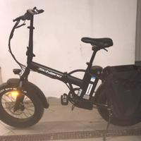 Bici pedalata assistita con batteria