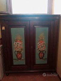 Credenza decorato a mano
