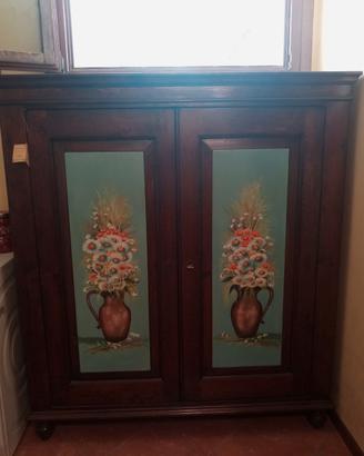Credenza decorato a mano
