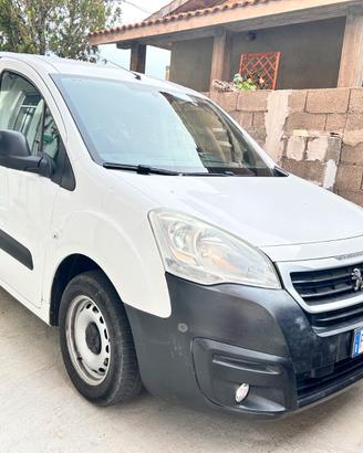 Peugeot Partner tenuto molto bene
