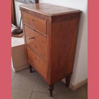 Cassettiera d’epoca in noce fine 800 – 3 cassetti