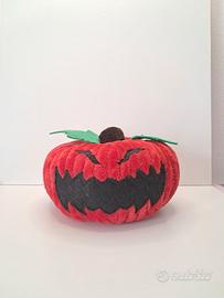 Peluche decorativo a tema Halloween – Zucca rossa