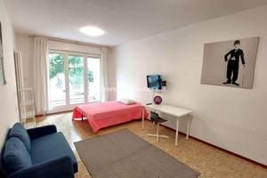 AMPIA CAMERA SINGOLA CON BALCONE