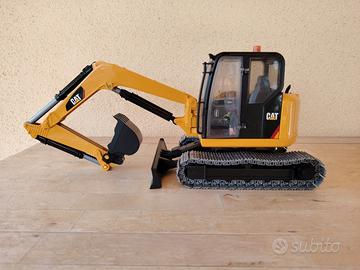 Bruder escavatore Caterpillar