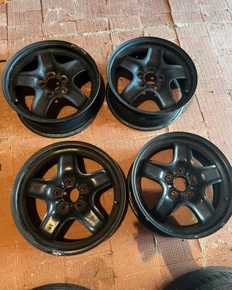 Cerchi da 16” in acciaio per auto