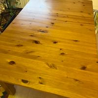 Tavolo ikea in legno pieno di Pino