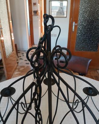 Lampadario in ferro battuto