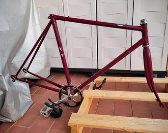 Telaio Atala corsa scatto fisso con due guarniture