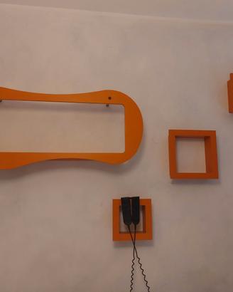 Mensole arancioni / Ruster blu e ciliegio