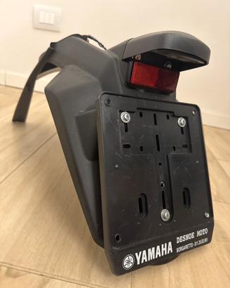 Paragango posteriore con Porta targa Yamaha