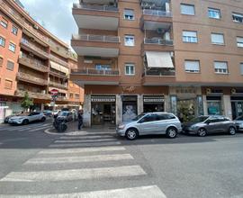 Largo boccea - negozio angolare con canna fumaria