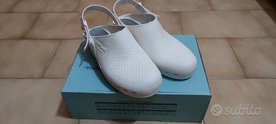 scarpe zoccoli sanitari