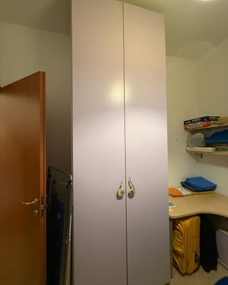 Cameretta: armadio scrivania e cassettiera