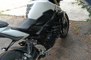 moto naked