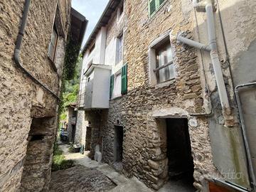 Casa indipendente di 145 m² con più di 5 locali a 