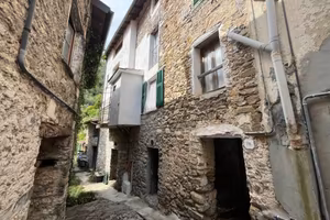 Casa indipendente di 145 m² con più di 5 locali a 