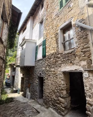 Casa indipendente di 145 m² con più di 5 locali a 