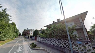 Stanza singola con balcone a Seregno