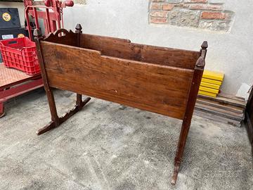 Culla in legno antica 