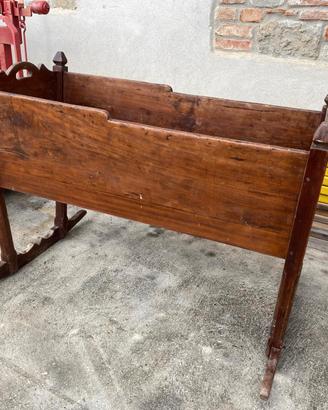 Culla in legno antica 