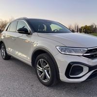 VOLKSWAGEN T-ROC R-LINE – 33.000 km PARI AL NUOVO