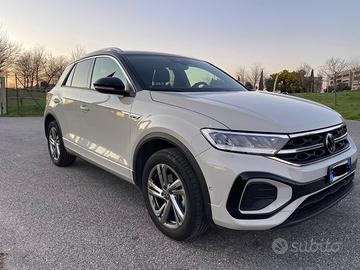VOLKSWAGEN T-ROC R-LINE – 33.000 km PARI AL NUOVO