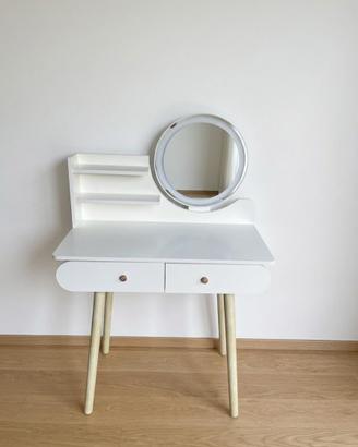 Tavolino per trucchi
