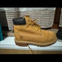 Scarpe timberland,giubbotti e felpe north face ect