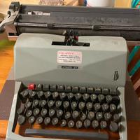 Macchina da scrivere Olivetti