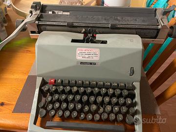 Macchina da scrivere Olivetti