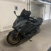 Yamana Tmax 560 Tech Max Akrapovic in garanzia