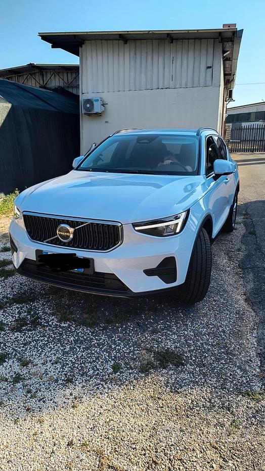 VOLVO XC 40 B3 BENZINA AUTOMATICA 2025 KM 0