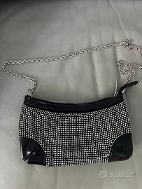 Borsa nera con strass stile Y2K e tracolla a caten