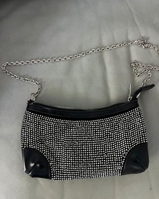 Borsa nera con strass stile Y2K e tracolla a caten
