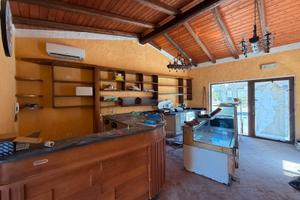 Bilocale indipendente con tetto in legno e cortile