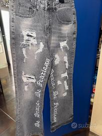 jeans strappati