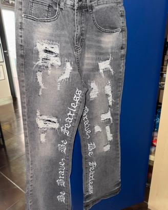 jeans strappati
