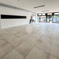 NEGOZIO A PORTO MANTOVANO