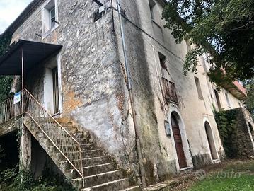 Terreno edificabile per piccola casa e casale