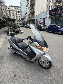 L Suzuki Burgman 400 Km 23.000 stupendo